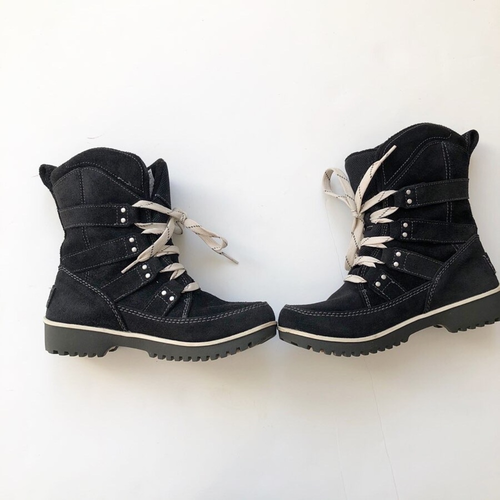 Sorel black and white suede ski boots.